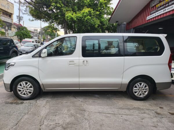 2019 Hyundai Grand Starex 2.5 Gold Casa Maintained A/T - Image 3