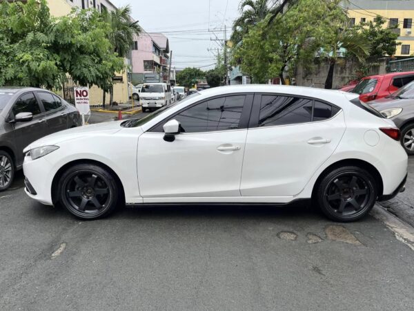 2015 Mazda 3 Hatchback 1.5 Skyactiv A/T - Image 3