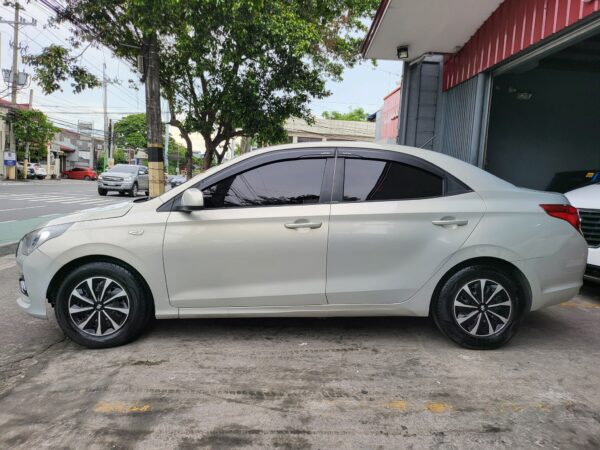 2019 Hyundai Reina 1.4 GL A/T - Image 3