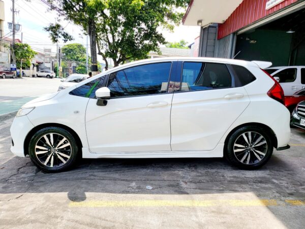 2016 Honda Jazz 1.5 V VX Look A/T - Image 3