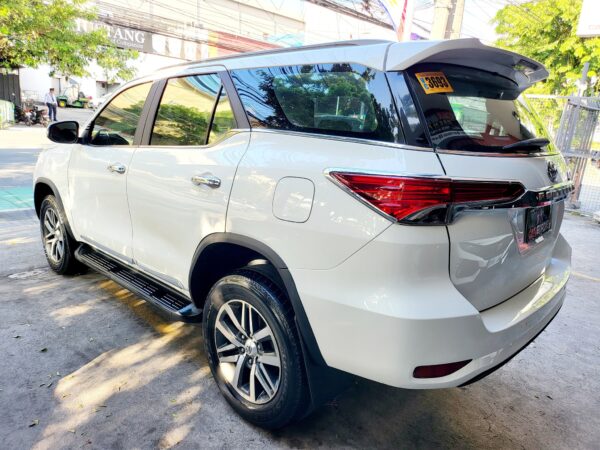 2016 Toyota Fortuner 2.4 V Pearl White A/T - Image 4
