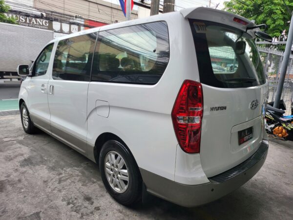 2019 Hyundai Grand Starex 2.5 Gold Casa Maintained A/T - Image 4