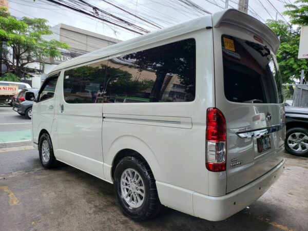 2019 Toyota Hiace Super Grandia 3.0 A/T - Image 4