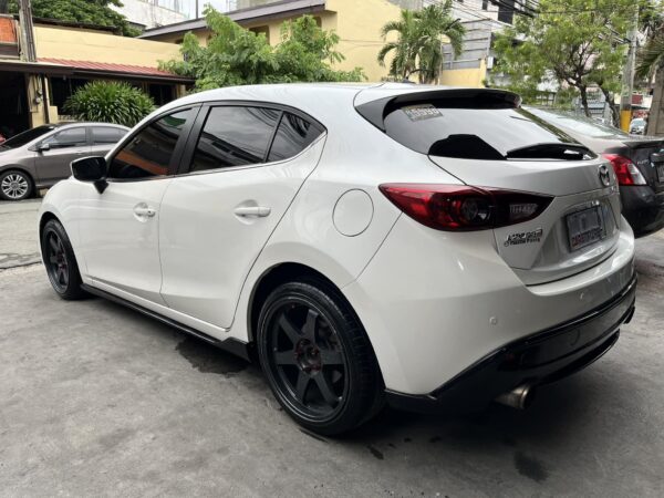 2015 Mazda 3 Hatchback 1.5 Skyactiv A/T - Image 4