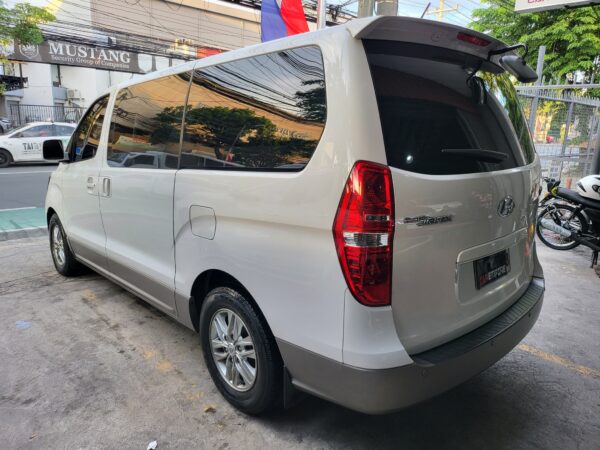 2020 Hyundai Grand Starex  2.5 Gold A/T - Image 4