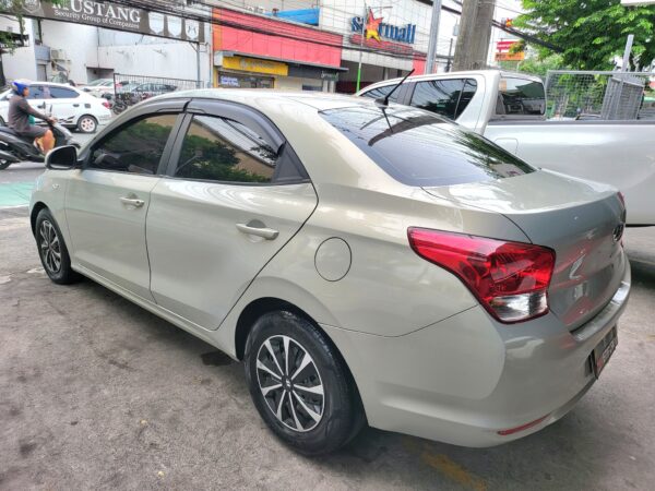 2019 Hyundai Reina 1.4 GL A/T - Image 4