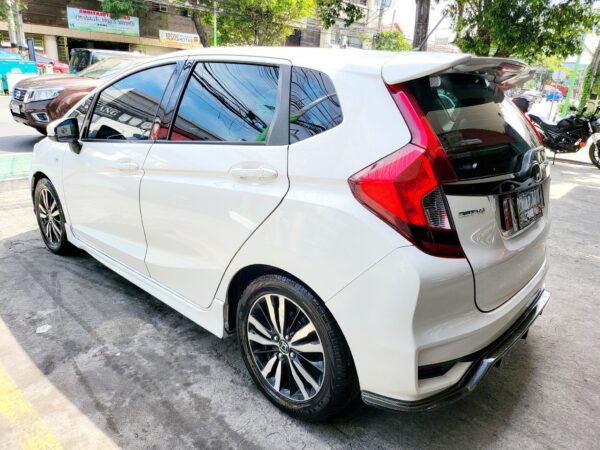 2016 Honda Jazz 1.5 V VX Look A/T - Image 4