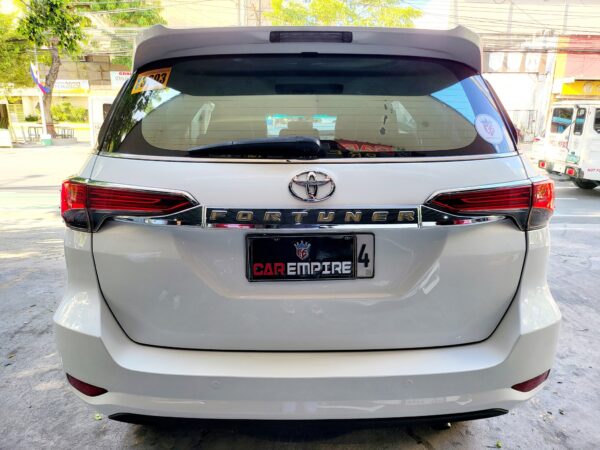 2016 Toyota Fortuner 2.4 V Pearl White A/T - Image 5