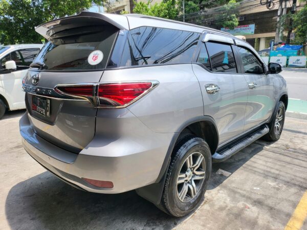 2019 Toyota Fortuner 2.4 G Diesel 30K KM A/T - Image 6
