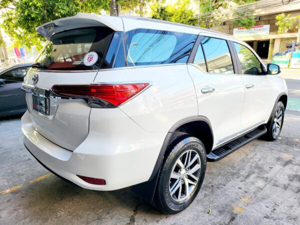 2016 Toyota Fortuner 2.4 V Pearl White A/T - Image 6