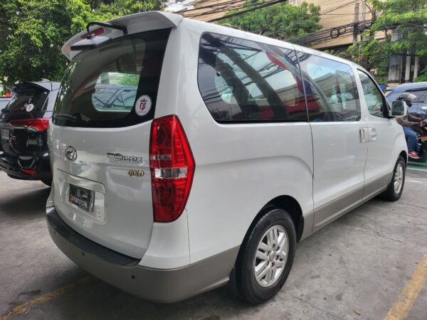 2019 Hyundai Grand Starex 2.5 Gold Casa Maintained A/T - Image 6