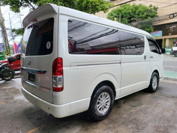 2019 Toyota Hiace Super Grandia 3.0 A/T - Image 6