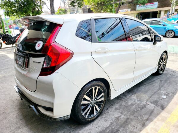 2016 Honda Jazz 1.5 V VX Look A/T - Image 5