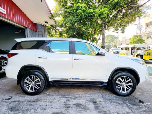 2016 Toyota Fortuner 2.4 V Pearl White A/T - Image 7