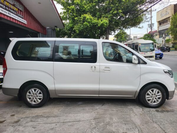 2019 Hyundai Grand Starex 2.5 Gold Casa Maintained A/T - Image 7