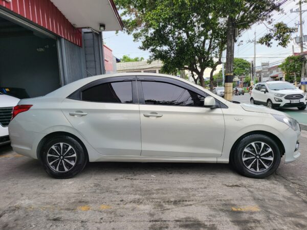 2019 Hyundai Reina 1.4 GL A/T - Image 7