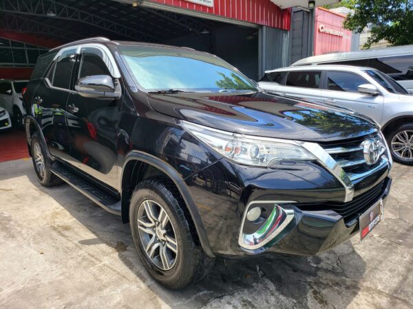 2020 Toyota Fortuner 2.4 G Diesel A/T - Image 8