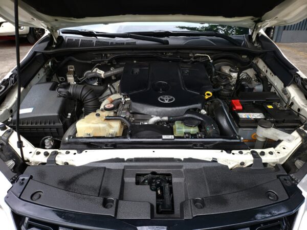 2023 Toyota Fortuner 2.4 G Diesel 20K KM A/T - Image 9