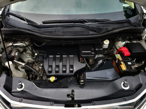 2019 Mitsubishi Xpander 1.5 GLS White Pearl 20K KM A/T - Image 9