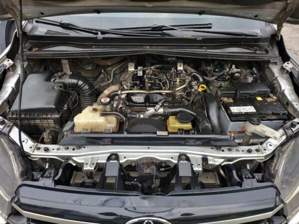 2017 Toyota Innova 2.8 E Diesel A/T - Image 9