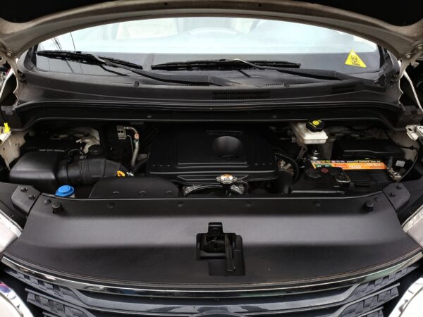 2019 Hyundai Grand Starex 2.5 Gold Casa Maintained A/T - Image 9