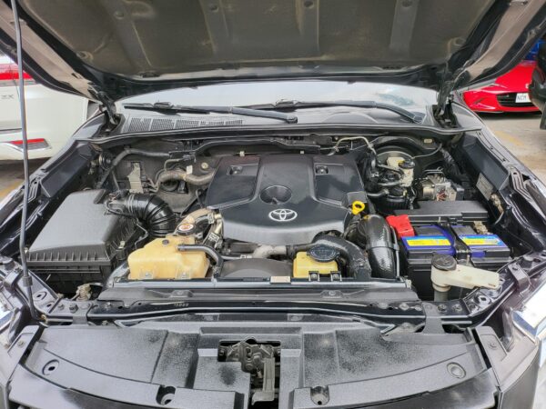 2020 Toyota Fortuner 2.4 G Diesel 20K KM A/T - Image 9