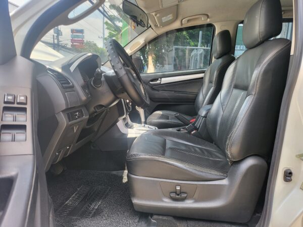 2017 Isuzu Mu-x 2.5 LS-A Loaded A/T - Image 10
