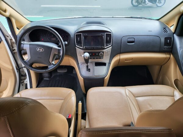 2020 Hyundai Grand Starex 2.5 Gold A/T - Image 10