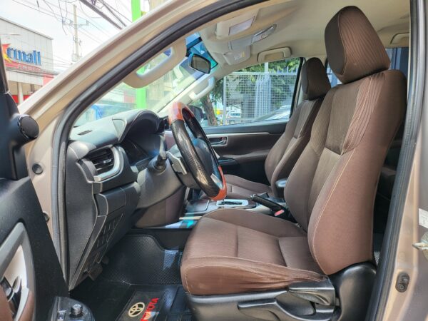 2019 Toyota Fortuner 2.4 G Diesel A/T - Image 10
