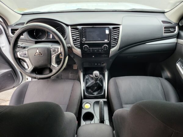 2024 Mitsubishi Montero Sport 2.4 GLX 10K KM M/T - Image 9