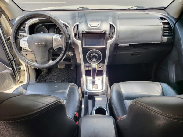 2017 Isuzu Mu-x 2.5 LS-A Loaded A/T - Image 11
