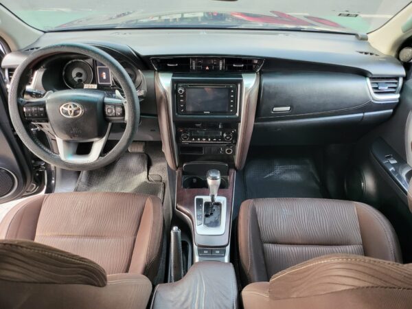 2018 Toyota Fortuner 2.4 G Diesel A/T - Image 11