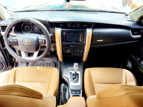 2016 Toyota Fortuner 2.7 G Gas A/T - Image 11