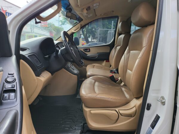 2020 Hyundai Grand Starex 2.5 Gold A/T - Image 11