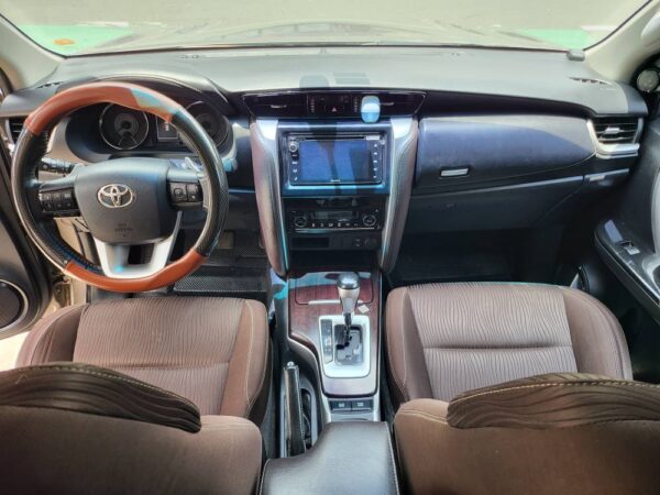 2019 Toyota Fortuner 2.4 G Diesel A/T - Image 11