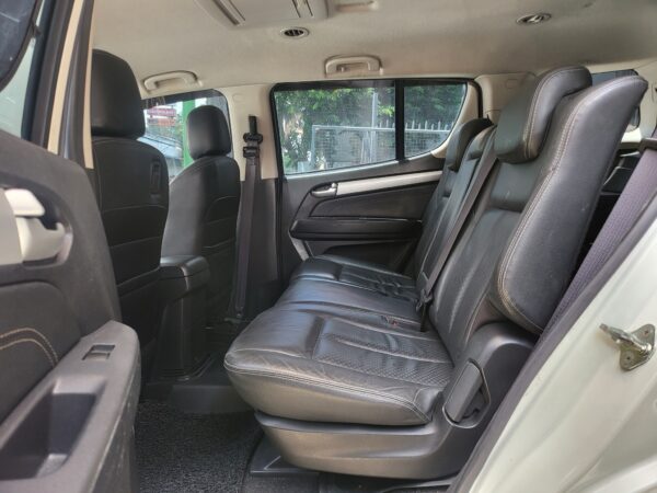2017 Isuzu Mu-x 2.5 LS-A Loaded A/T - Image 12