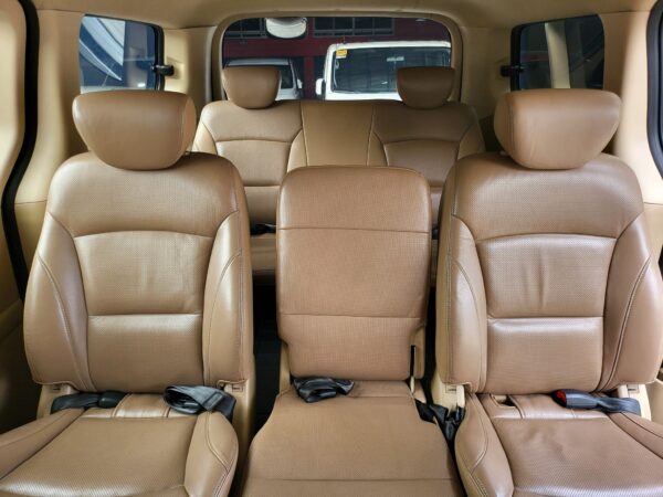 2020 Hyundai Grand Starex 2.5 Gold A/T - Image 12
