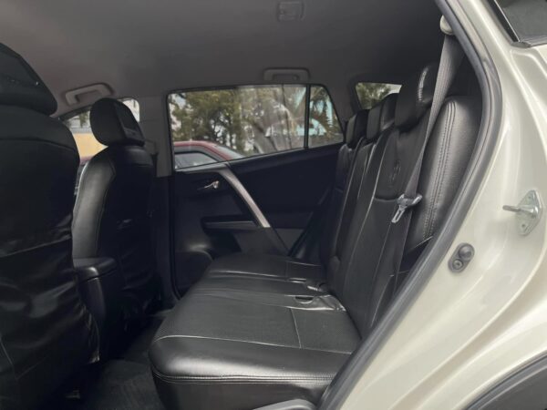 2017 Toyota Rav4 2.5 Active A/T - Image 14