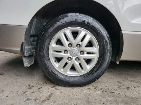 2020 Hyundai Grand Starex 2.5 Gold A/T - Image 14