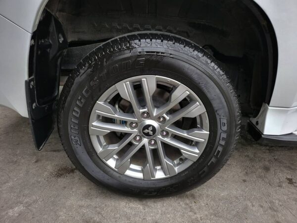 2024 Mitsubishi Montero Sport 2.4 GLX 10K KM M/T - Image 13