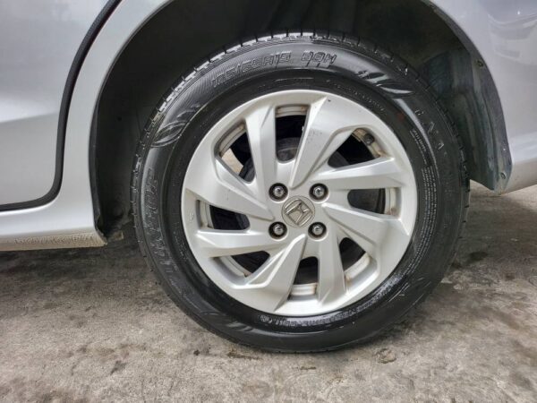 2020 Acquired  Honda Mobilio1.5 V A/T - Image 15