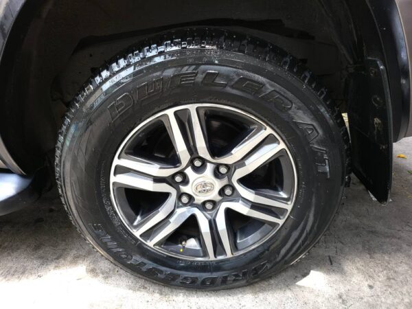 2019 Toyota Fortuner 2.4 G Diesel A/T - Image 15
