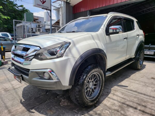 2017 Isuzu Mu-x 2.5 LS-A Loaded A/T