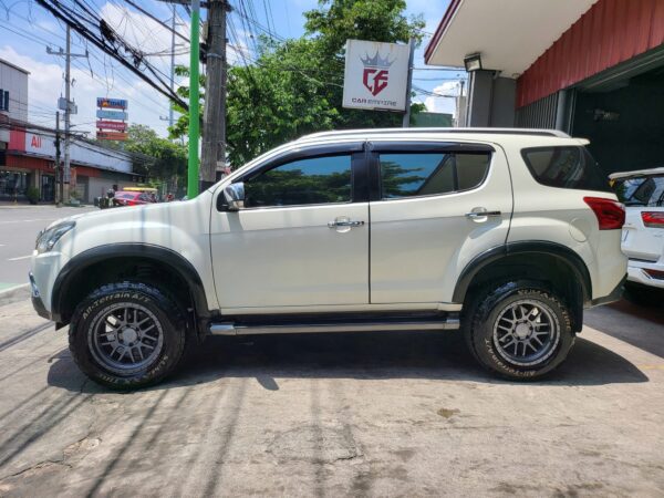 2017 Isuzu Mu-x 2.5 LS-A Loaded A/T - Image 3