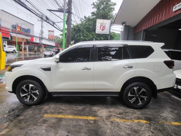 2024 Nissan Terra 2.5 VL Casa Maintained A/T - Image 3