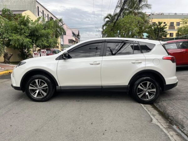 2017 Toyota Rav4 2.5 Active A/T - Image 5