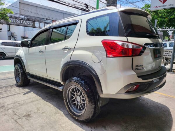 2017 Isuzu Mu-x 2.5 LS-A Loaded A/T - Image 4