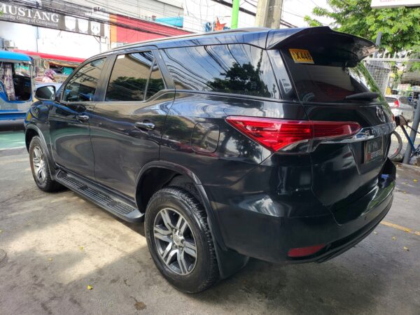 2018 Toyota Fortuner 2.4 G Diesel A/T - Image 4