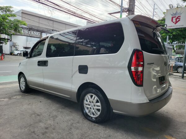 2020 Hyundai Grand Starex 2.5 Gold A/T - Image 4