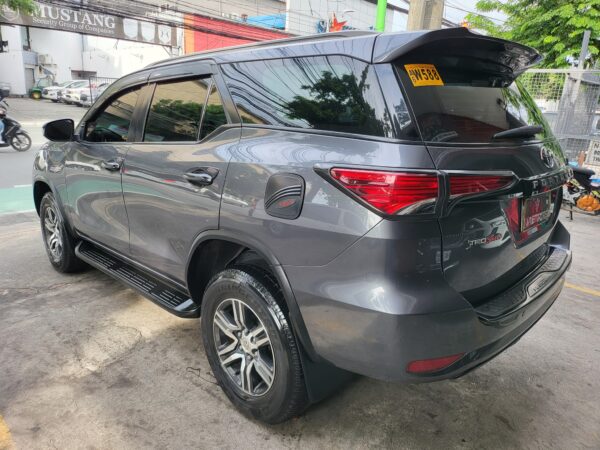 2018 Toyota Fortuner 2.4 G Diesel A/T - Image 4